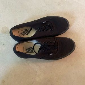 ALL BLACK VANS